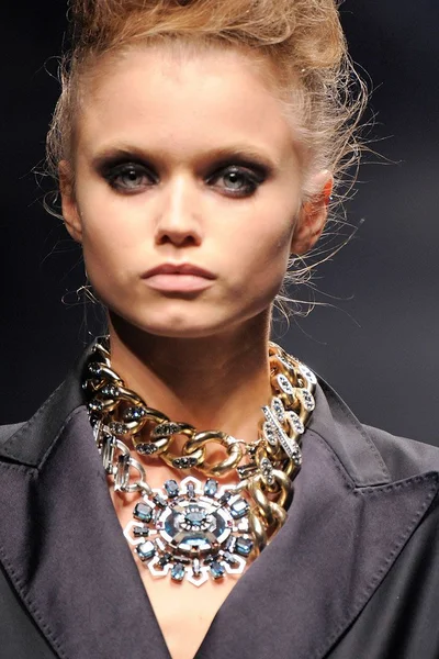 Look 32